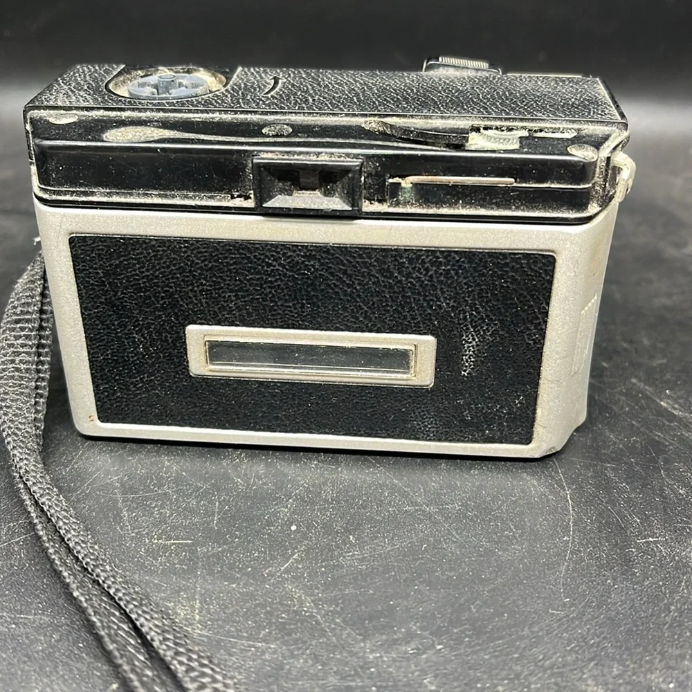 Kodak Instamatic 124 Vintage Camera with Brown leather case